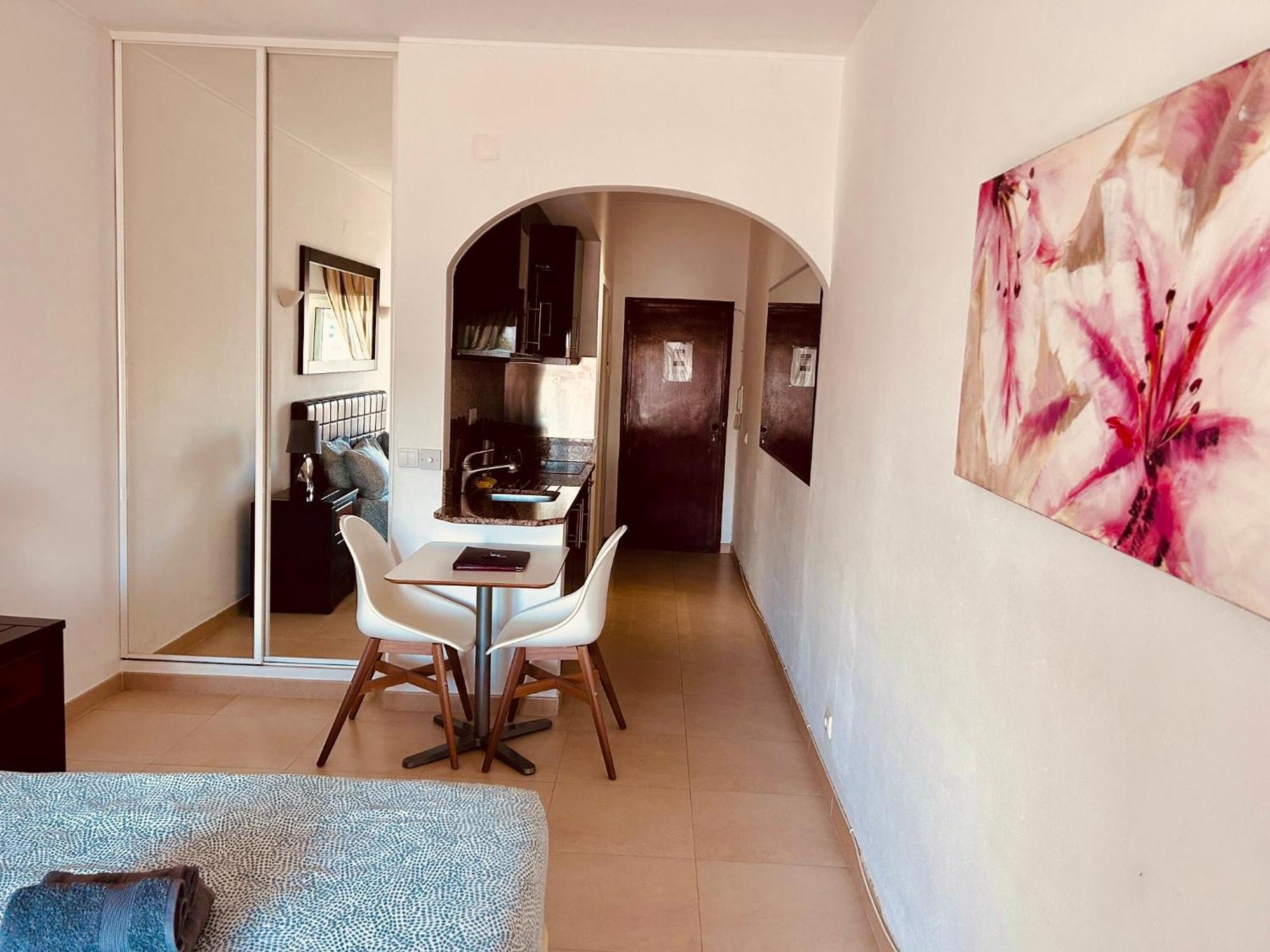 Lagos Marina View Apartment Near Beaches And Shops Exterior photo