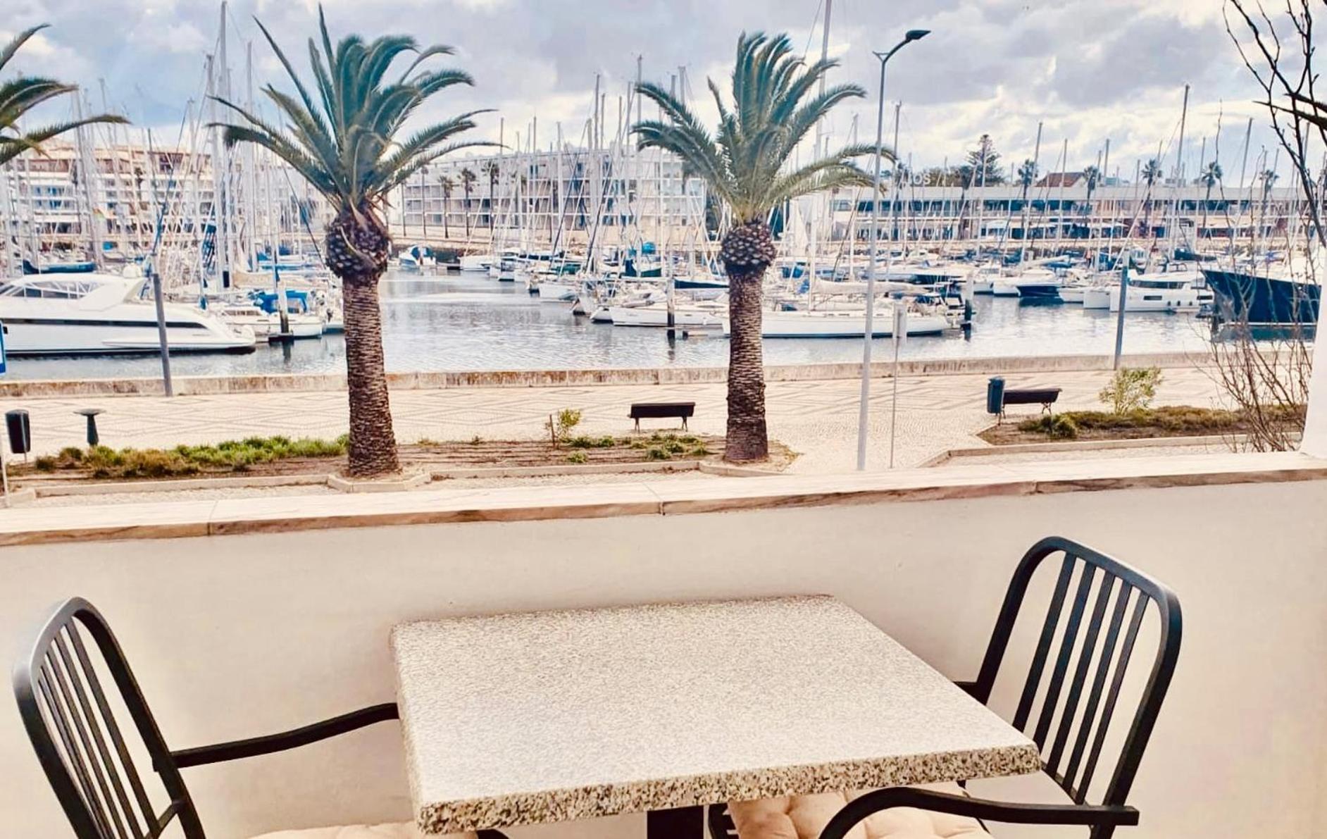 Lagos Marina View Apartment Near Beaches And Shops Exterior photo